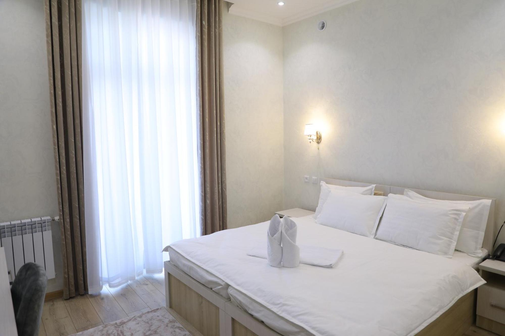 Status Hotel Qarshi Ngoại thất bức ảnh