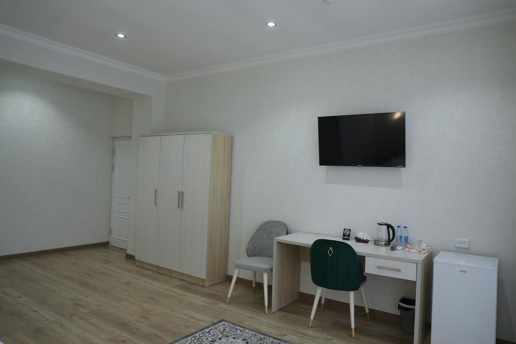Status Hotel Qarshi Ngoại thất bức ảnh