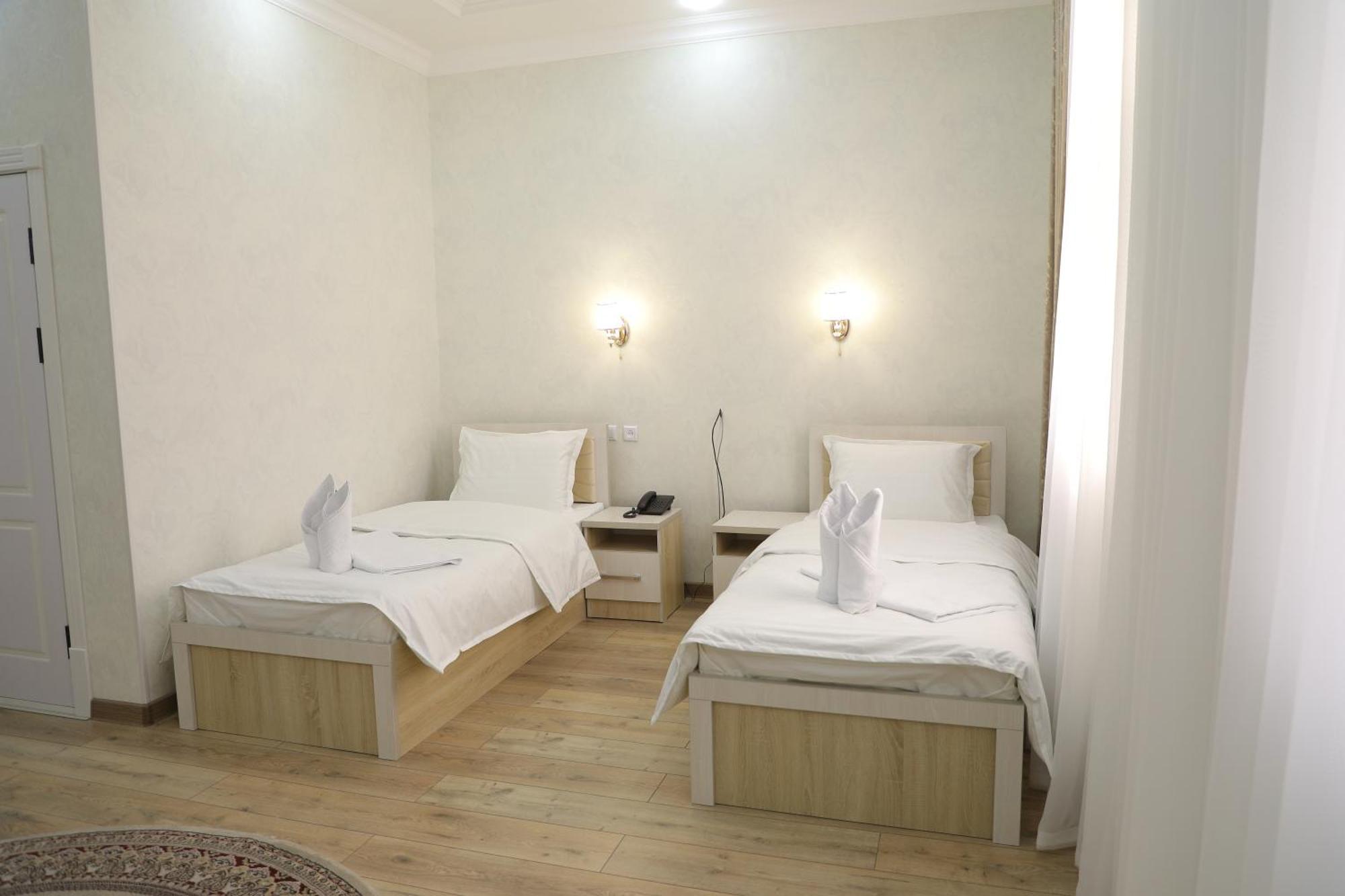 Status Hotel Qarshi Ngoại thất bức ảnh