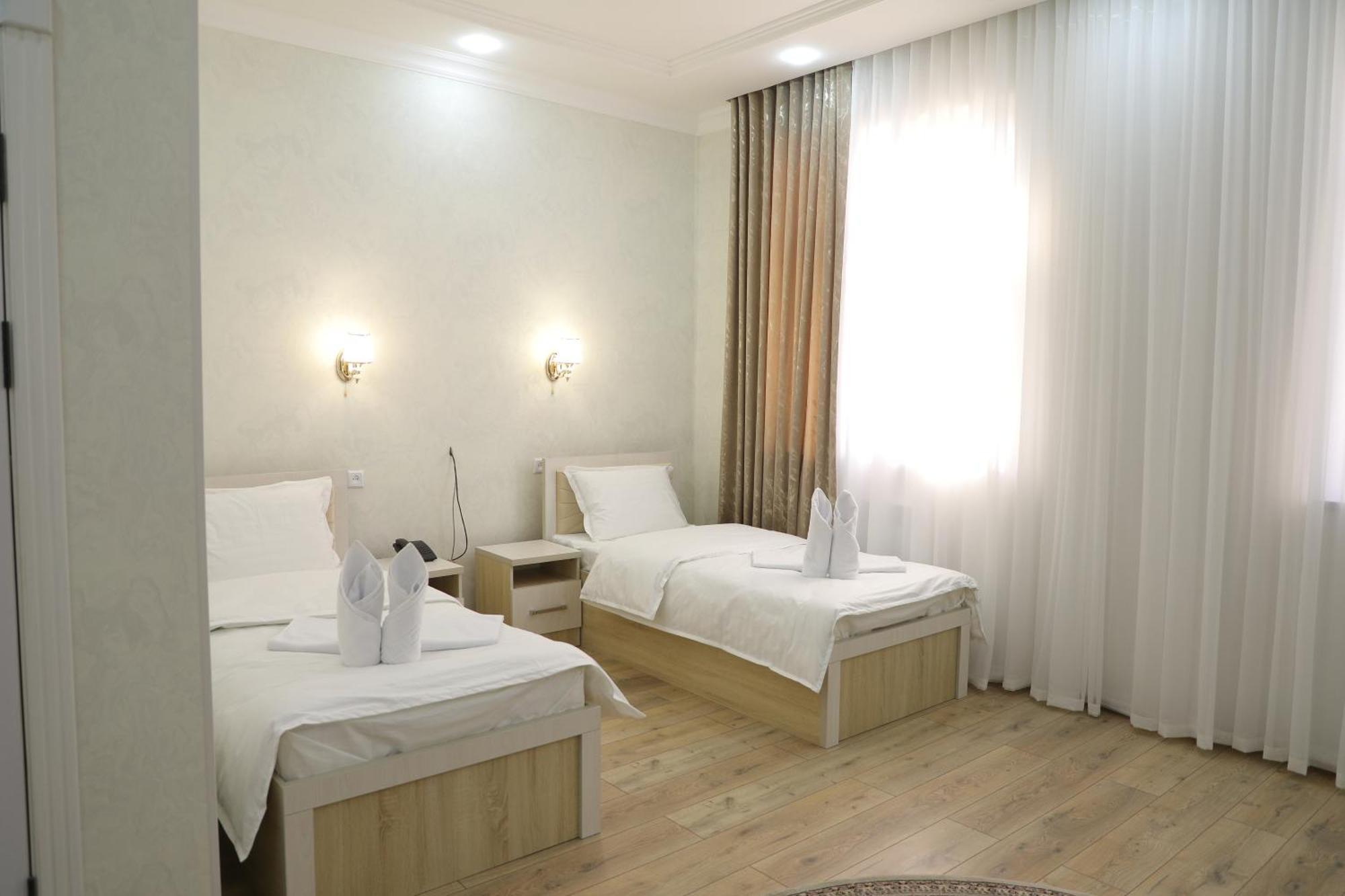 Status Hotel Qarshi Ngoại thất bức ảnh