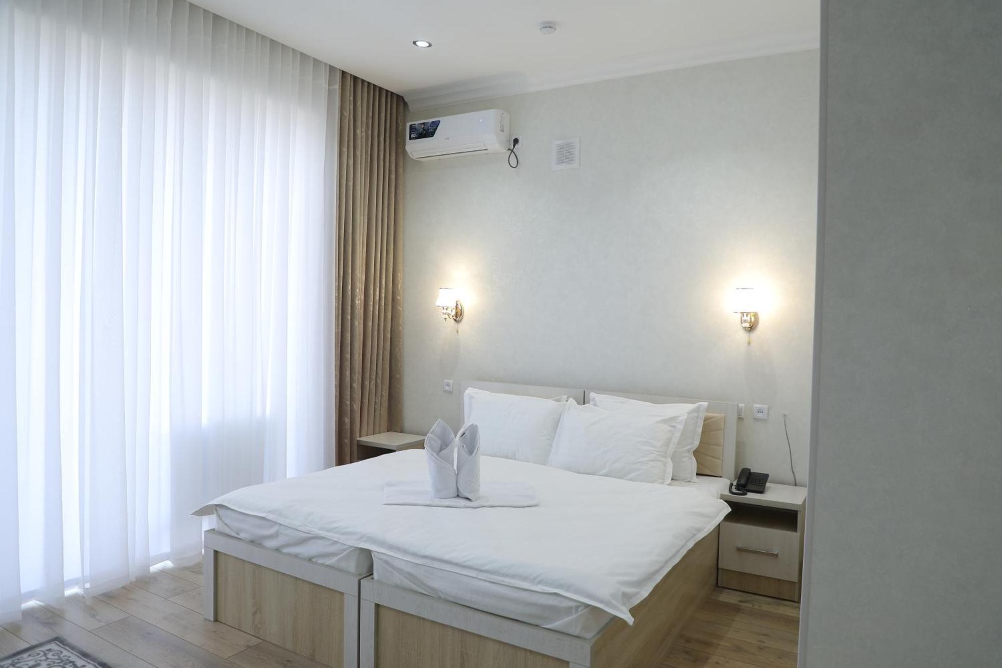 Status Hotel Qarshi Ngoại thất bức ảnh