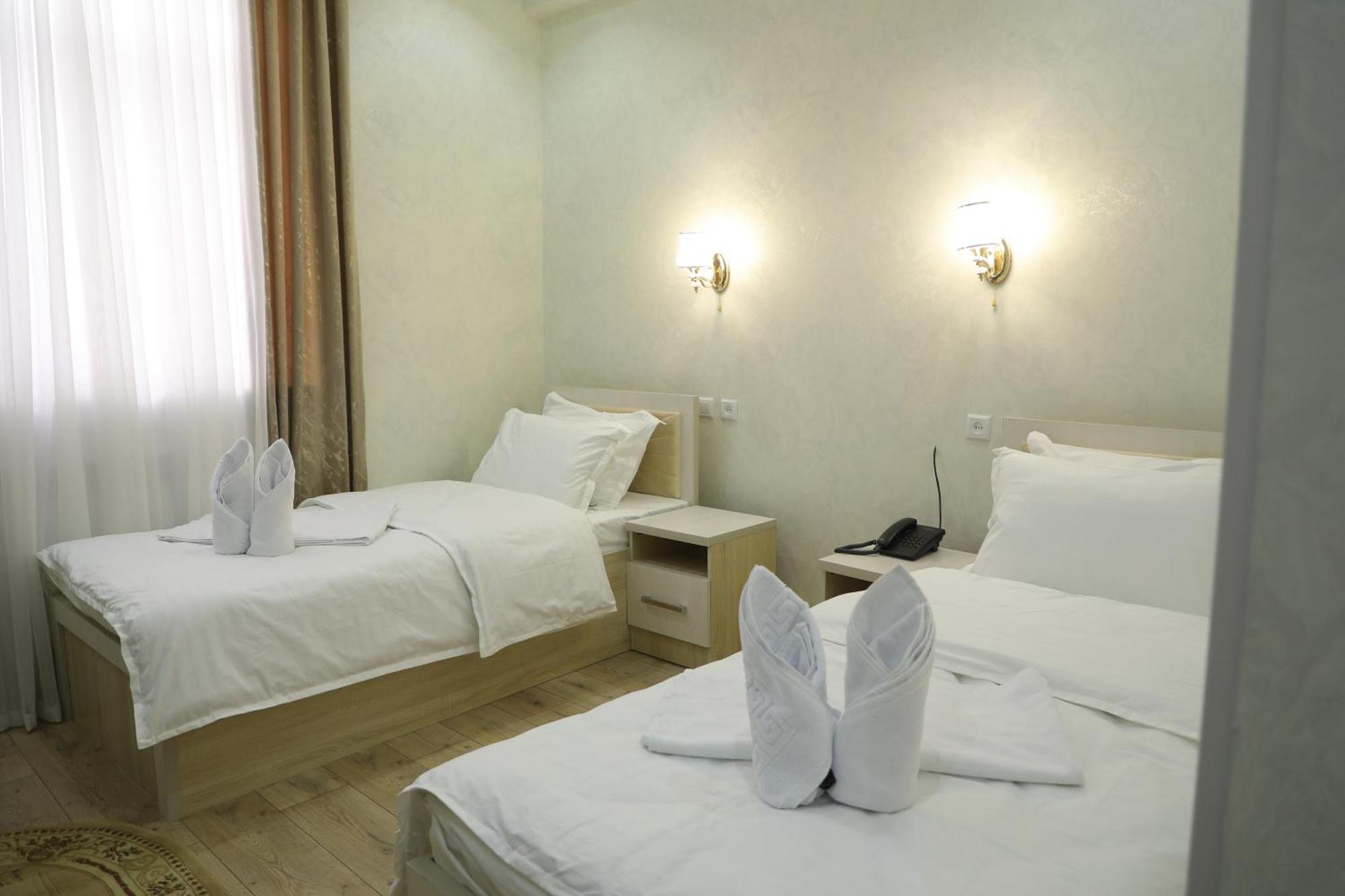 Status Hotel Qarshi Ngoại thất bức ảnh