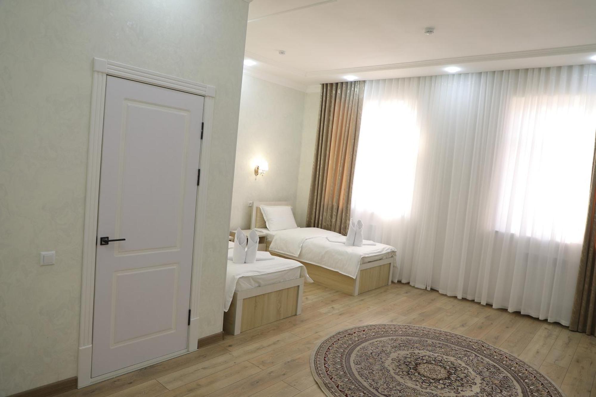 Status Hotel Qarshi Ngoại thất bức ảnh
