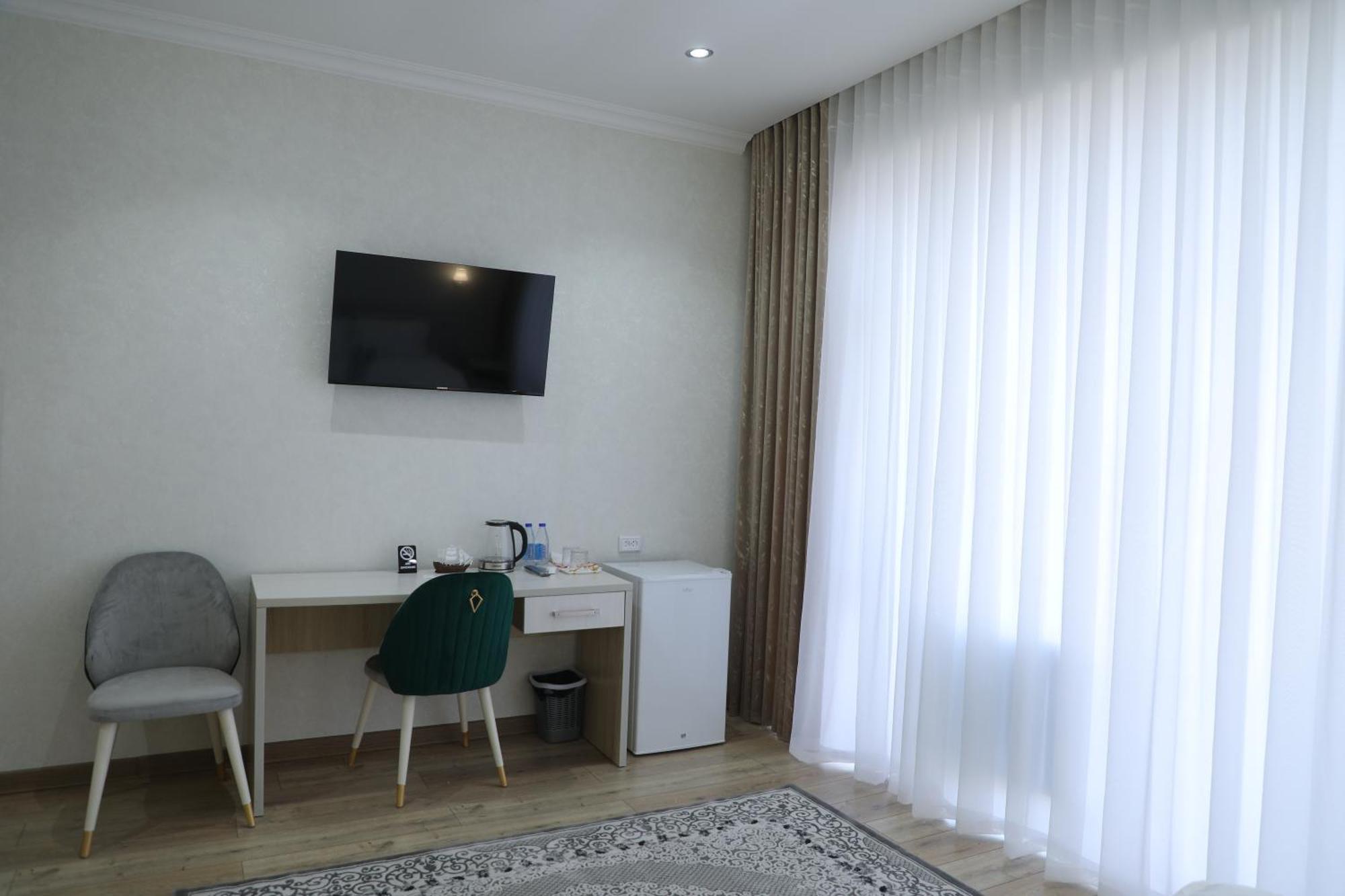 Status Hotel Qarshi Ngoại thất bức ảnh