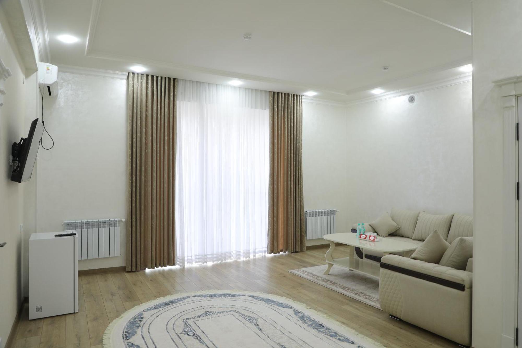 Status Hotel Qarshi Ngoại thất bức ảnh