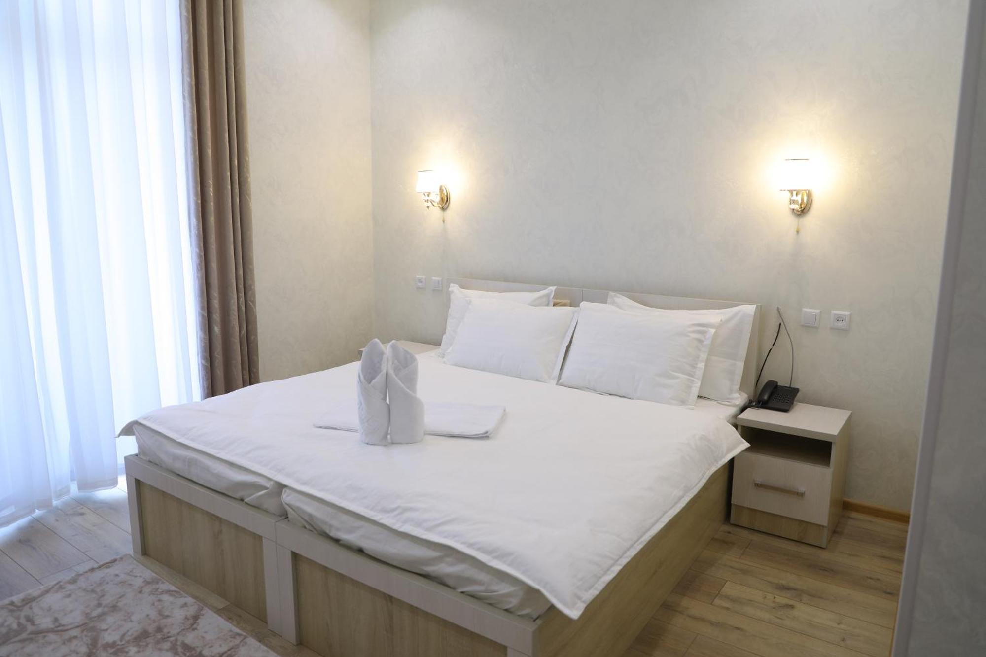 Status Hotel Qarshi Ngoại thất bức ảnh
